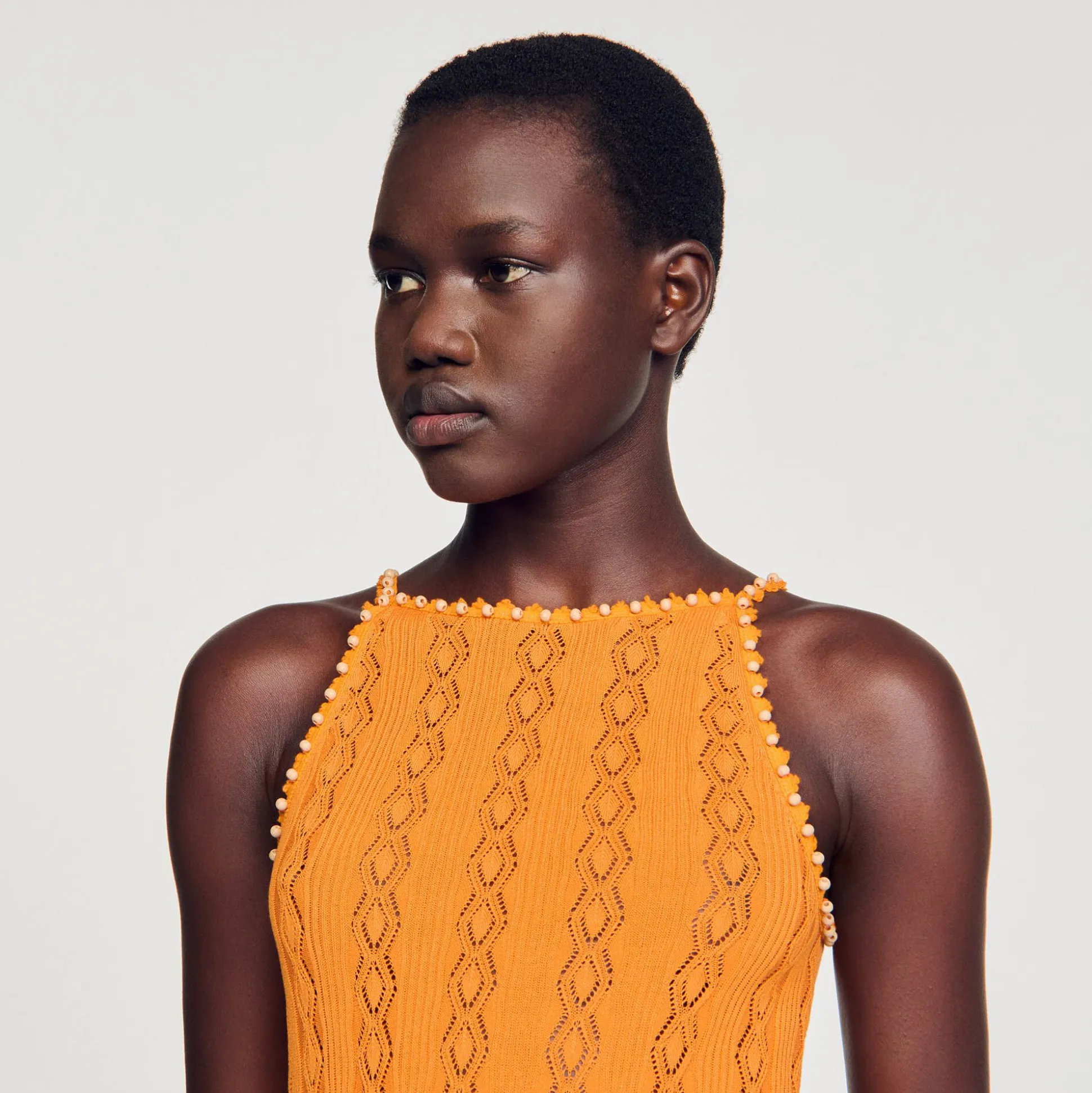 top_de_malha_com_strass_2-1.webp Sandro Paris Top De Malha Com Strass-Mulheres Suéteres E Cardigans